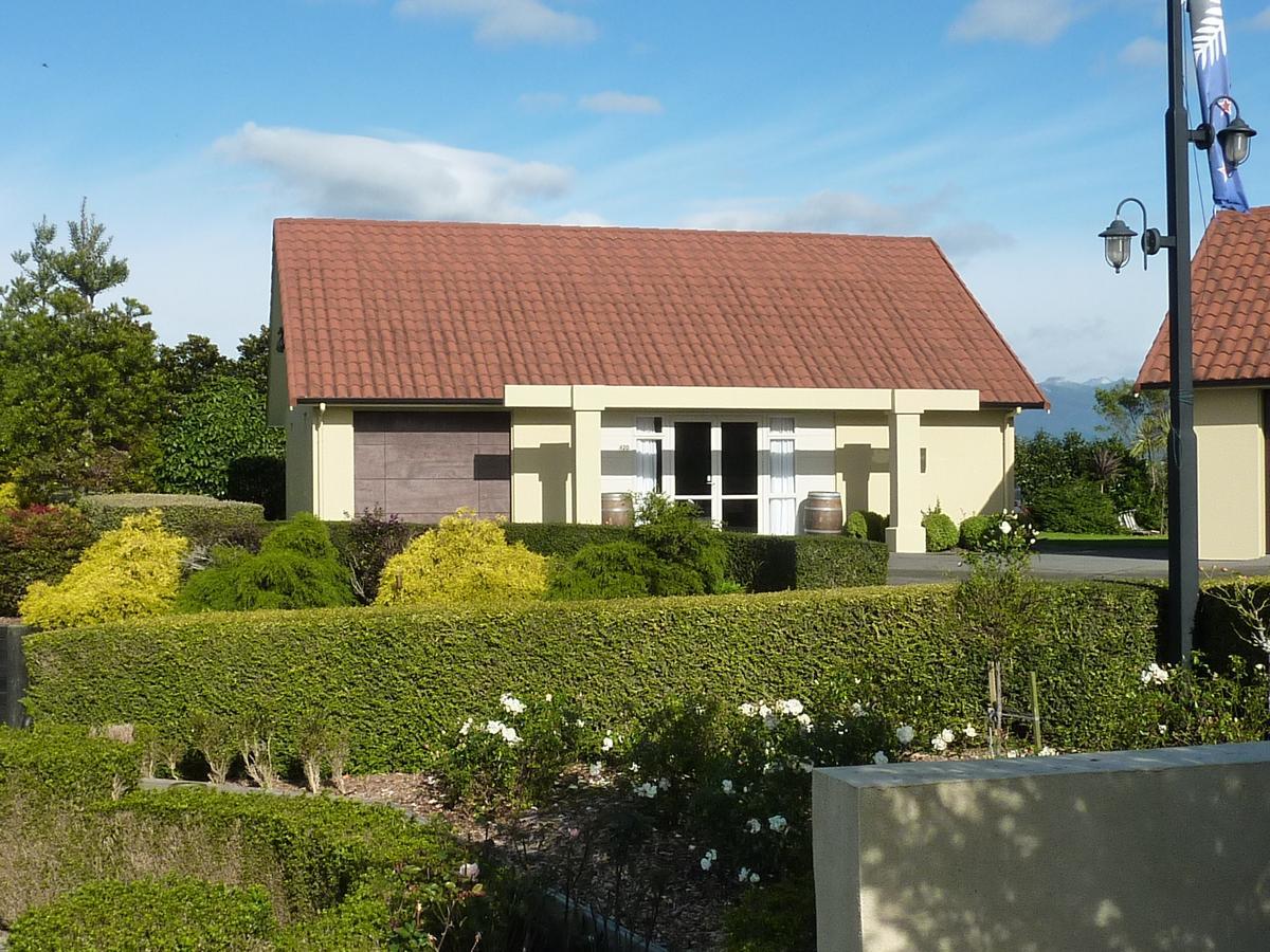 A Touch Of Tuscany At Hillsborough New Plymouth Exterior foto